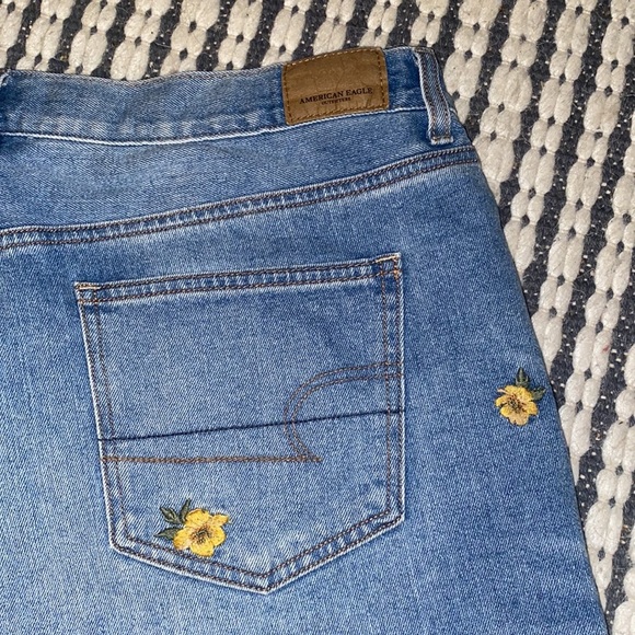 American Eagle Outfitters Pants - American Eagle Denim Jean Shorts sz 14 Sunflowers 🌼